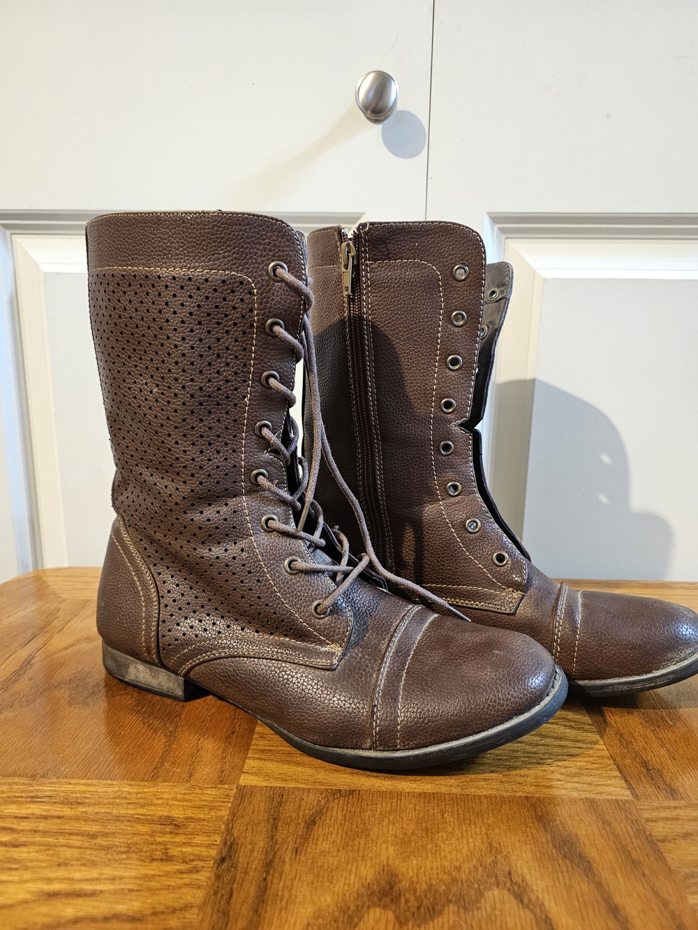 Woman's Brown Lace-Up Granny Boots Sz 8